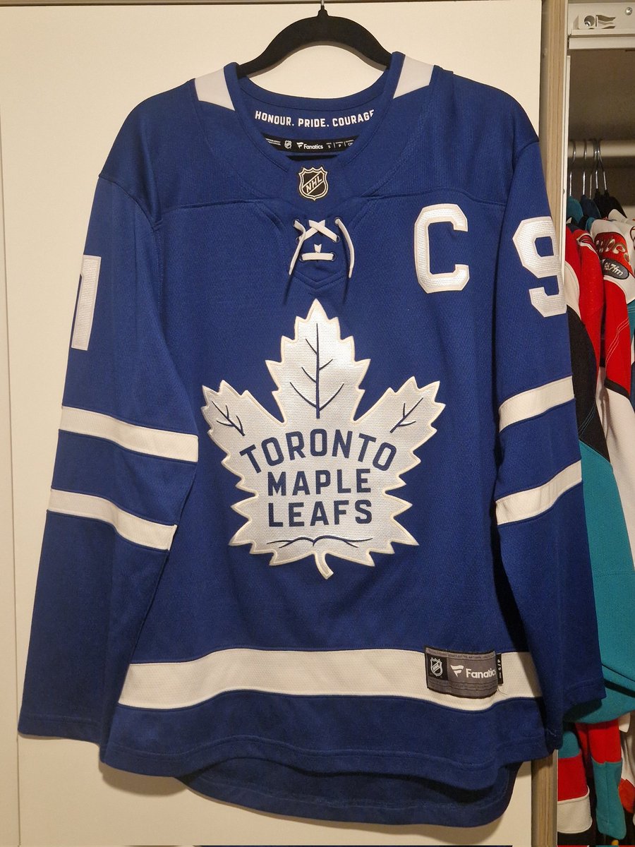 ChrisTor1967's tweet photo. And who says off season is boring...
Leafs through to 2nd round first time since 04 and gb games with some of the giants. Hard to wack https://t.co/4BcpgagPJI
