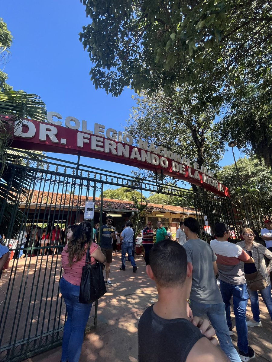 Gattipin's tweet photo. El médico estudia en promedio 7 años +3-5 años de especialidad e inclusive 3 años más de subespecialidad.
Quiero pertenecer a un país donde mi formación sea reconocida y valorada.
Este país necesita a sus “guapitos” más que nunca y todos sabemos esto.
#guapitosAVotar https://t.co/FouyIIqe34