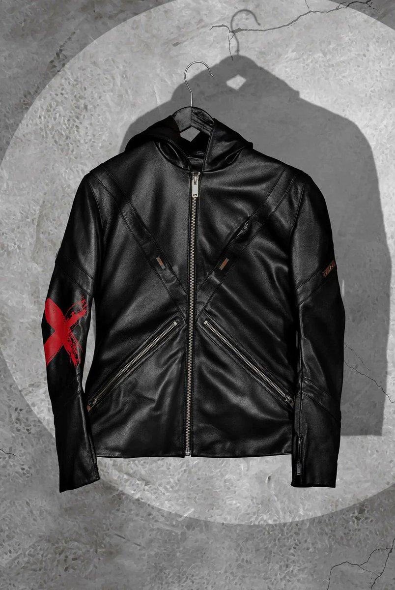 SRKUniverse's tweet image. Xplaining the Significance of Signature X 📝
These Xclusive 30 units of #DyavolX are personally signed by @iamsrk Himself  ✍ The 2nd image shows the area where the autograph appears ✨

visit 🕸️ dyavolx.com to order yours 🎁

#ShahRukhKhan #SRK #AryanKhan…