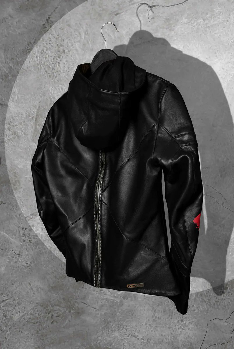 SRKUniverse's tweet image. Xplaining the Significance of Signature X 📝
These Xclusive 30 units of #DyavolX are personally signed by @iamsrk Himself  ✍ The 2nd image shows the area where the autograph appears ✨

visit 🕸️ dyavolx.com to order yours 🎁

#ShahRukhKhan #SRK #AryanKhan…