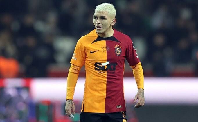 Ajdinfcinghasic's tweet photo. Sahada oyunculara çarpıp yere düşen 1.10 boylarında bir parazit var !

#BJKvGS https://t.co/jNh6U6YokM