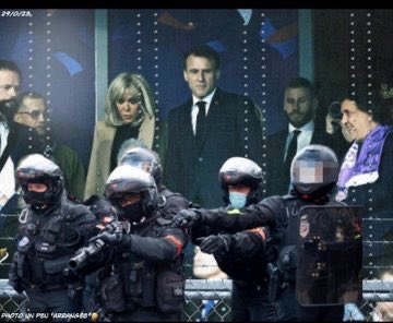 alainhoupert's tweet photo. « Le Président de la République va sans peur au contact des Français » nous répète t-on. Le vide des mots. Le choc des photos. Hier soir au stade de France. https://t.co/sdf0pvL4nl
