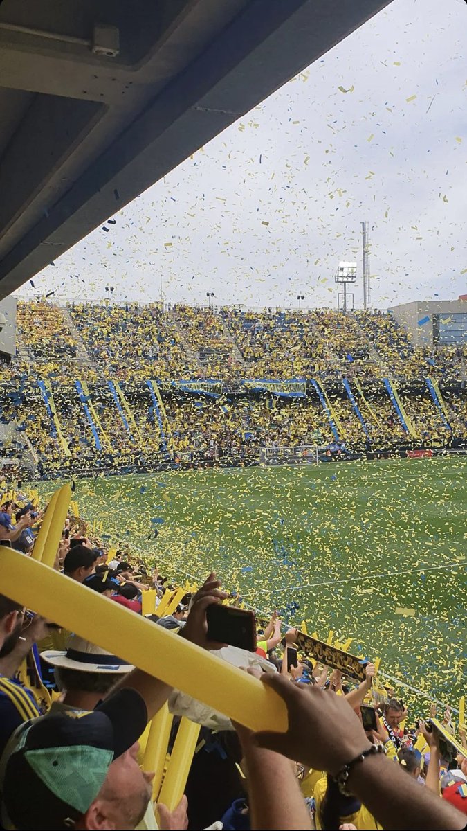 No sé quien es el autor, pero esta foto es una auténtica colgaera.