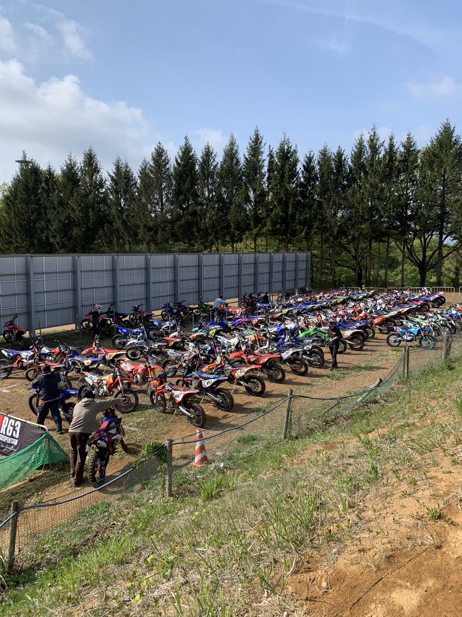 YZ250FX_238198's tweet photo. JEC SUGO2days
Day1 13位
Day2 7位
Final-X 11位
総合 9位
今回のメンバーで総合9位は素直に嬉しいです。
約1年半ぶりのレースにしては上出来だったと思います😁
そしてやっぱりレースは楽しいですね✨
#OmegaOil
#NAGmotors
#Dirtbikeplus
#HGS
#BELL
#ZETA
#DRC
#SCOTT
#SHIFT
#alpinestars
#IRC https://t.co/BVc9QVarYl