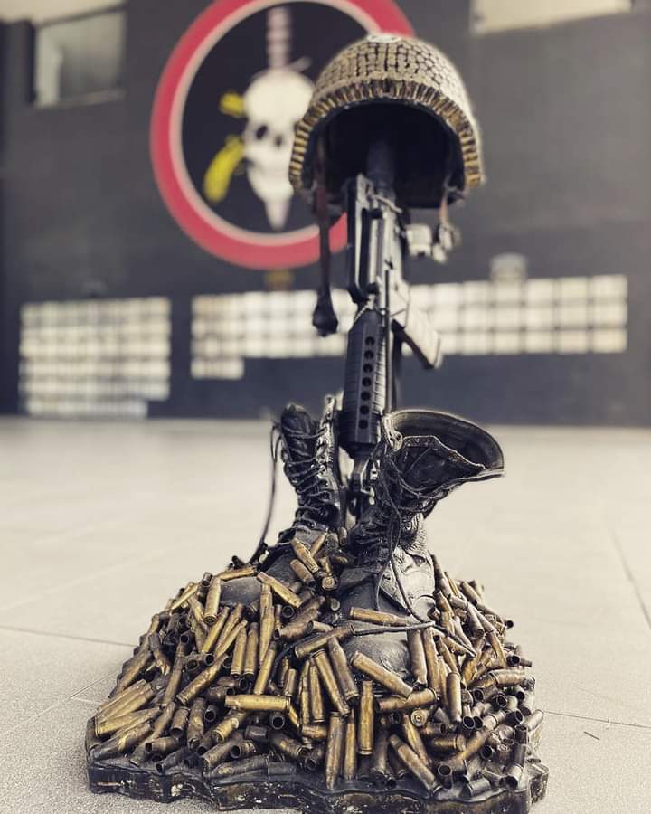 GhALE762's tweet photo. Nunca esqueçamos daqueles que lutaram essa batalha ao nosso lado.
Guerra sem trégua, heróis anônimos.
Força e honra! https://t.co/4RyLrjqUuE