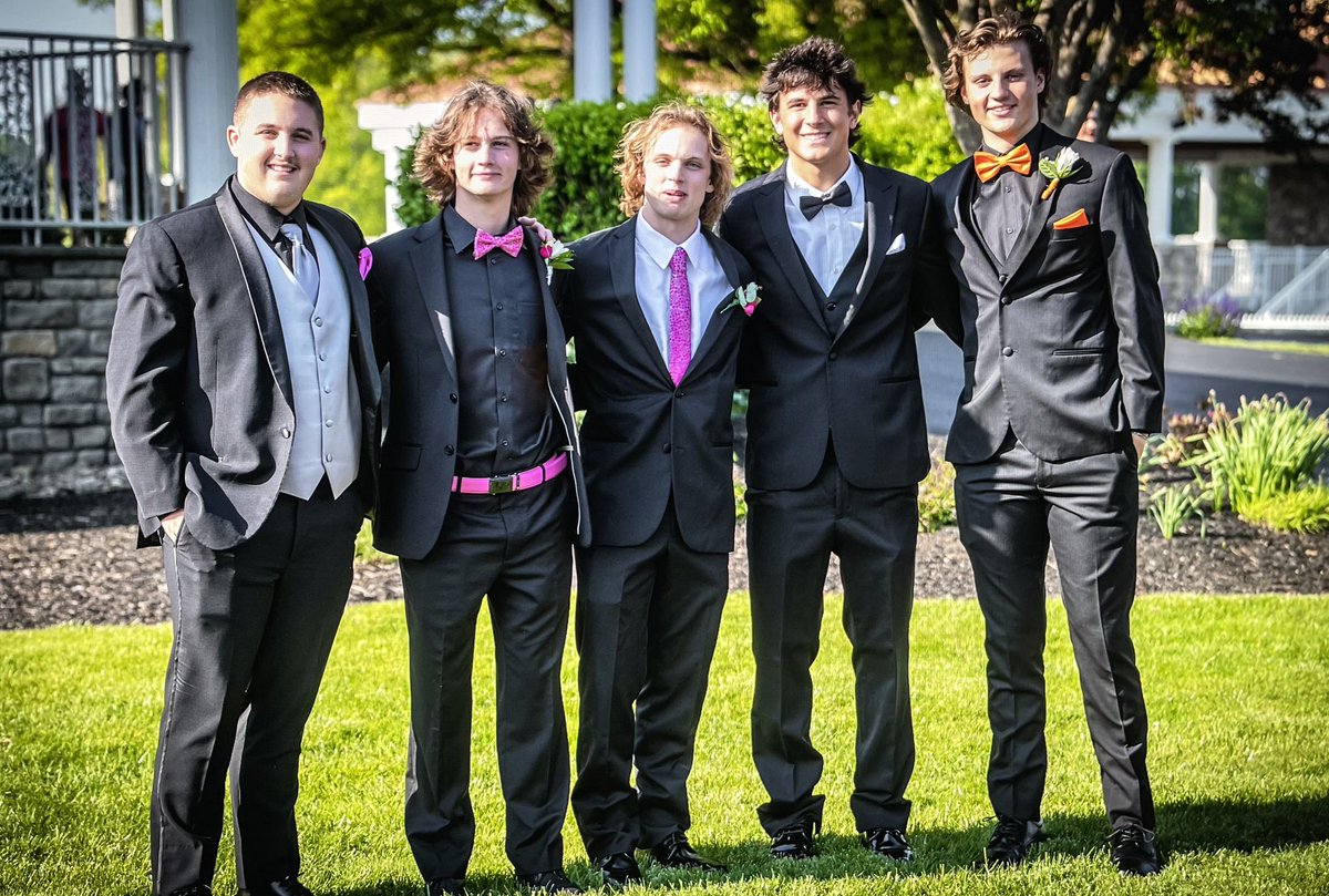 plapp_cole's tweet photo. Senior Prom https://t.co/EiZU1jZw6A