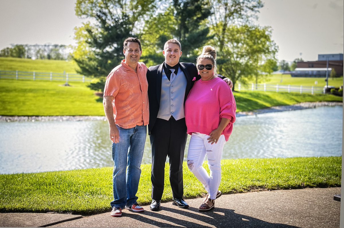plapp_cole's tweet photo. Senior Prom https://t.co/EiZU1jZw6A