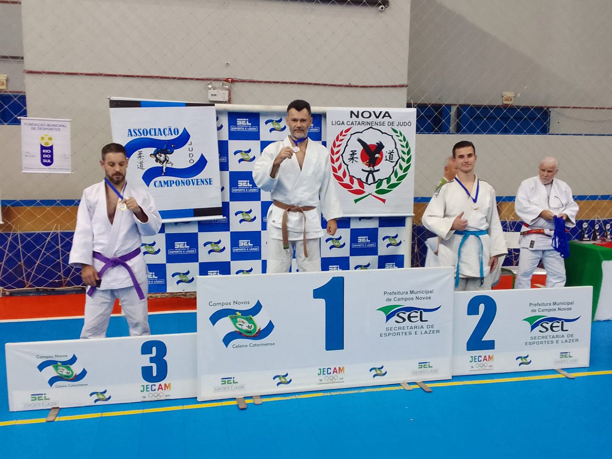 MRSesportes's tweet photo. Campeão de judô categoria Master em Campos Novos, agradecer a Deus por ter me abençoado
#judo #judochampion #ippon #judoka #judothrow #judolove #judovideo #judoca #martialarts #sports #camposnovos #campeão #sport #mrsesportes #competição #vencer #lutar #atleta #vencedor https://t.co/ZjeKiIuuhO