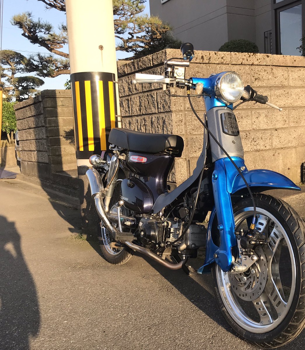 anarchysugizoo's tweet photo. スーパーカブにコムスターホイールとディスクブレーキ完成
#スーパーカブ
#コムスター #ディスクブレーキ #16インチ #チューブレス #ミシュラン
#supercub
#starwheel #diskbrake #16inch #tubeless https://t.co/LpuR3JuYMd