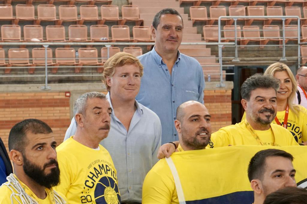 ppbadajozlocal's tweet photo. 🏀Esta mañana el alcalde de #Badajoz, @BarreraGragera, y el concejal de #Deportes, Juancho Pérez han asistido a la final y entrega de trofeos de la fase final de la Copa de Europa de Baloncesto en Silla de Ruedas Euroliga. Enhorabuena a todos los equipos, especialmente al #Mideba https://t.co/RQMm8mpQl9