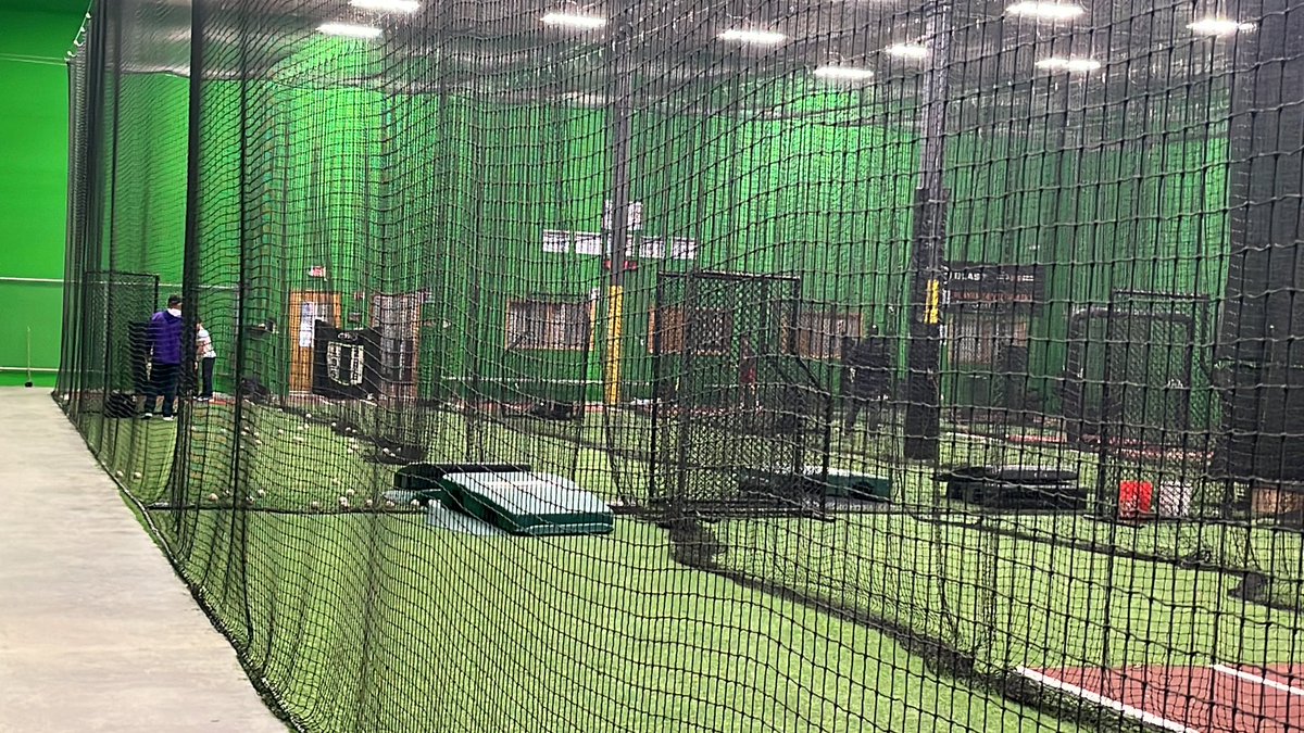 BadgerCubinMN's tweet photo. Hoppin’ @pitch2pitch NW this fine Sunday 😃 ⚾️ 🥎 #werebackbaby #WHGBHF #becausebaseball #becausesoftball @IVitense27 https://t.co/nrfmw2YwVx