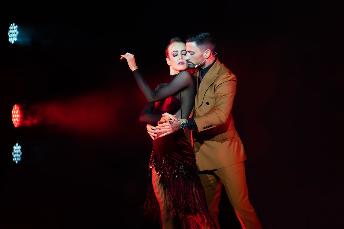 TRPhotography1's tweet photo. Sensational @pernicegiovann1 @laurenmayoakley 
 #madeinitaly @STheatreCo 
#argentinetango #dance #photography #liveperformance #strictlytheatreco #strictlypros https://t.co/SPQBEJxANH