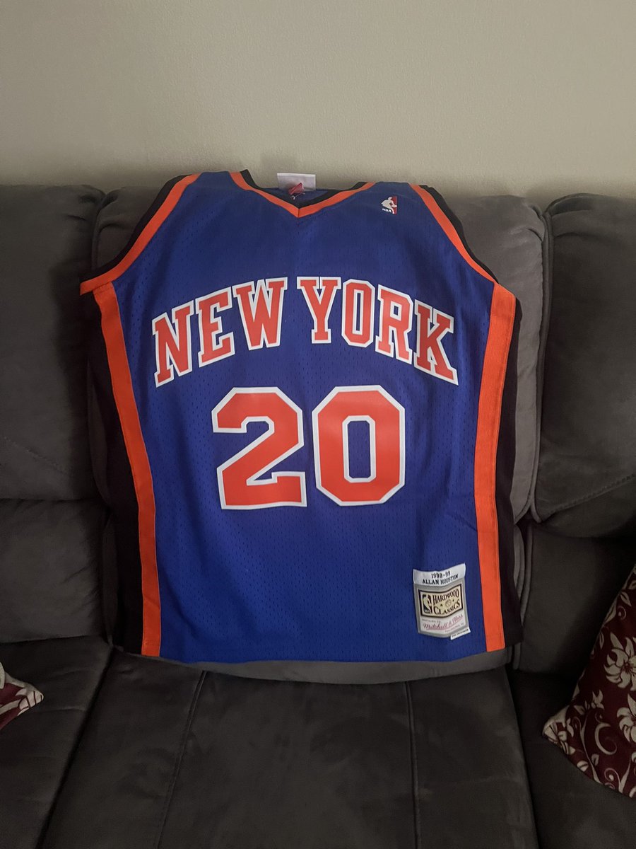 souljaron's tweet photo. Game time, let’s go NY. Going with Allan Houston jersey today🙌🏾. #KnicksTape https://t.co/DpqtiK0r9I