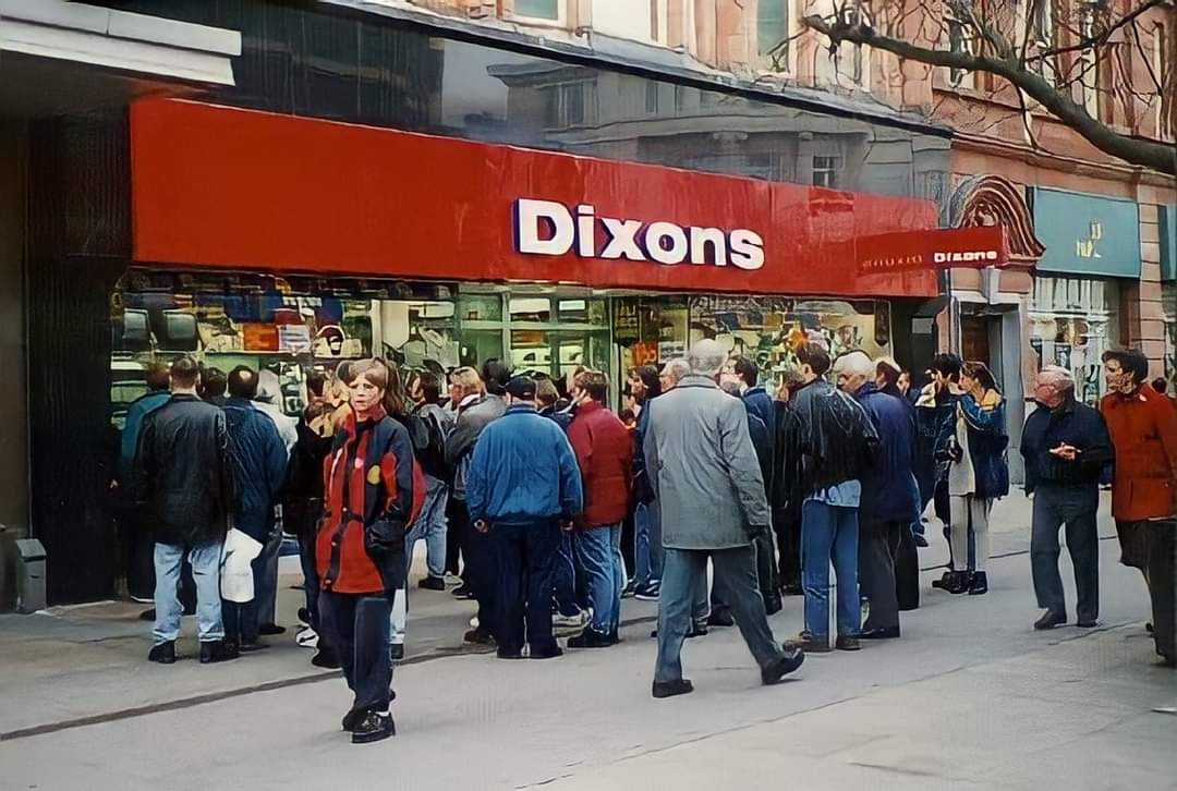 Men of a certain age know the struggle of 4:45 on a Saturday afternoon, in the days before smart phones 😂
