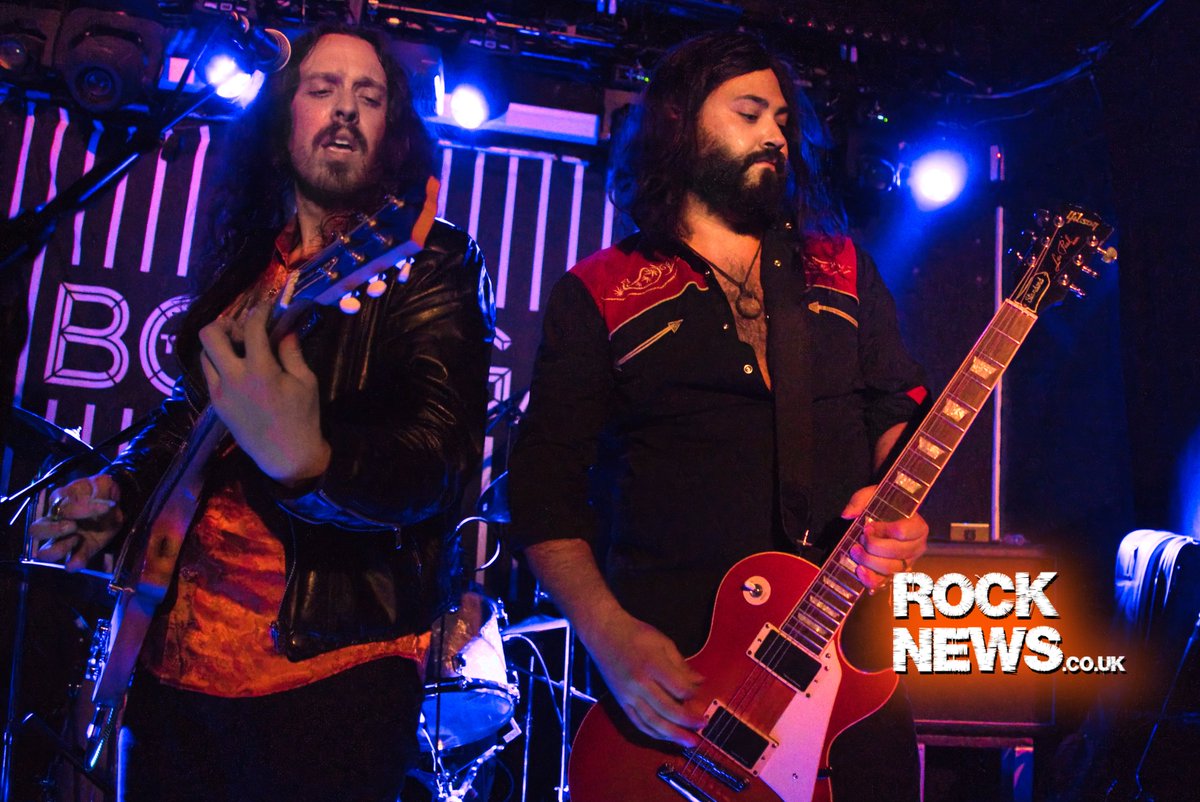 Rock News (@rocknewsuk) on Twitter photo The Commoners gave a phenomenal live performance at The Bodega in Nottingham, UK, on the last day of their tour. 🎤🎶
<a href="/TheCommonersTO/">The Commoners</a> <a href="/UK_ROCKNEWS/">UK_ROCK NEWS</a> <a href="/RockNews13/">Rock News 13</a> @RockNewsArgOfic <a href="/rocknewsandview/">Rock News and Views</a> <a href="/RockNewsFeed/">RockNewsFeed</a> <a href="/RockNewsOnline/">Rock News</a> <a href="/TRocknews/">Trevor Rockliffe</a> <a href="/Tg_RockNews/">Grido Ufficio Stampa</a> #rock #BluesRock The Commoners gave a phenomenal live performance at The Bodega in Nottingham, UK, on the last day of their tour. 🎤🎶
<a href="/TheCommonersTO/">The Commoners</a> <a href="/UK_ROCKNEWS/">UK_ROCK NEWS</a> <a href="/RockNews13/">Rock News 13</a> @RockNewsArgOfic <a href="/rocknewsandview/">Rock News and Views</a> <a href="/RockNewsFeed/">RockNewsFeed</a> <a href="/RockNewsOnline/">Rock News</a> <a href="/TRocknews/">Trevor Rockliffe</a> <a href="/Tg_RockNews/">Grido Ufficio Stampa</a> #rock #BluesRock