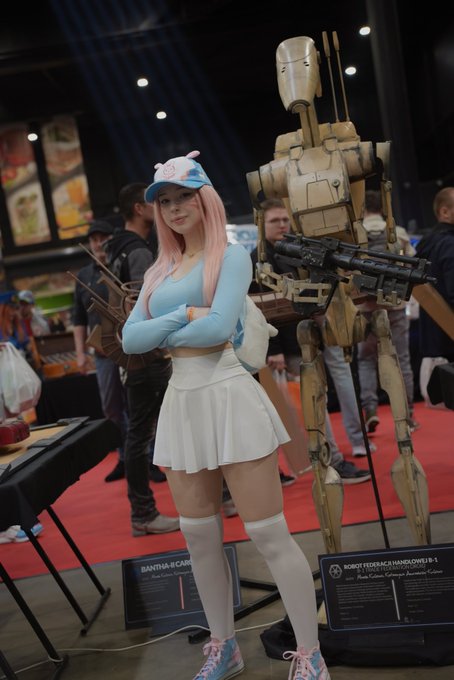 2 pic. Went to comic con Holland today:) https://t.co/v2IAxjjwmx