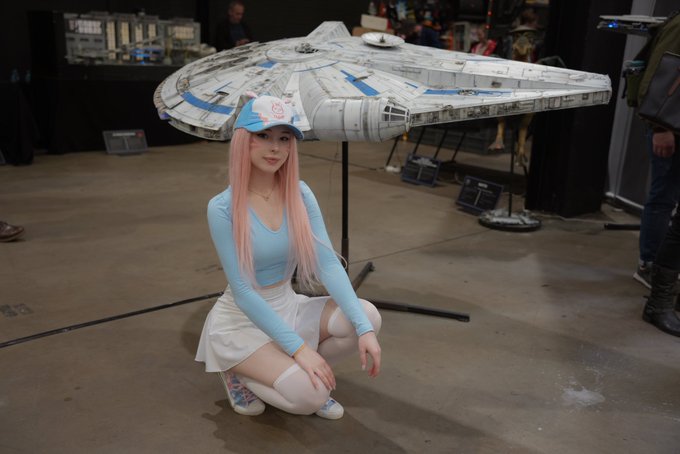 1 pic. Went to comic con Holland today:) https://t.co/v2IAxjjwmx