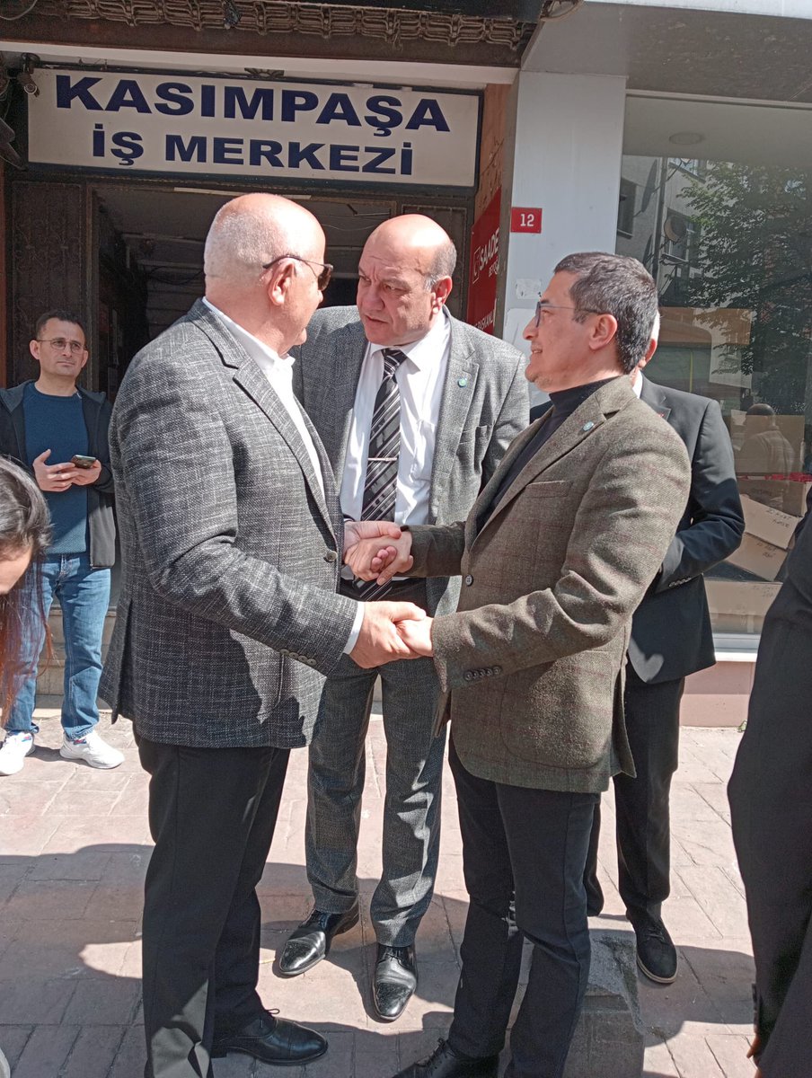 RaifGuler34's tweet photo. Milletvekili adayları olarak Sayın Müjdat Öztürk, Sayın Yıldıran Özel ile Beyoğlun’da esnaf ve vatandaşlarımızla bir araya geldik. Ziyaretimizde bize eşlik eden Beyoğlu ilçe başkanımız Sayın İsmail Hakkı Çavuşoğlu ve ilçe teşkilatına teşekkür ederiz. #AzKaldı #TarihYazacağız https://t.co/JisrPBEgvg