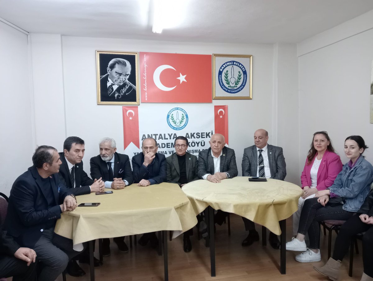 RaifGuler34's tweet photo. Milletvekili adayları olarak Sayın Müjdat Öztürk, Sayın Yıldıran Özel ile Beyoğlun’da esnaf ve vatandaşlarımızla bir araya geldik. Ziyaretimizde bize eşlik eden Beyoğlu ilçe başkanımız Sayın İsmail Hakkı Çavuşoğlu ve ilçe teşkilatına teşekkür ederiz. #AzKaldı #TarihYazacağız https://t.co/JisrPBEgvg
