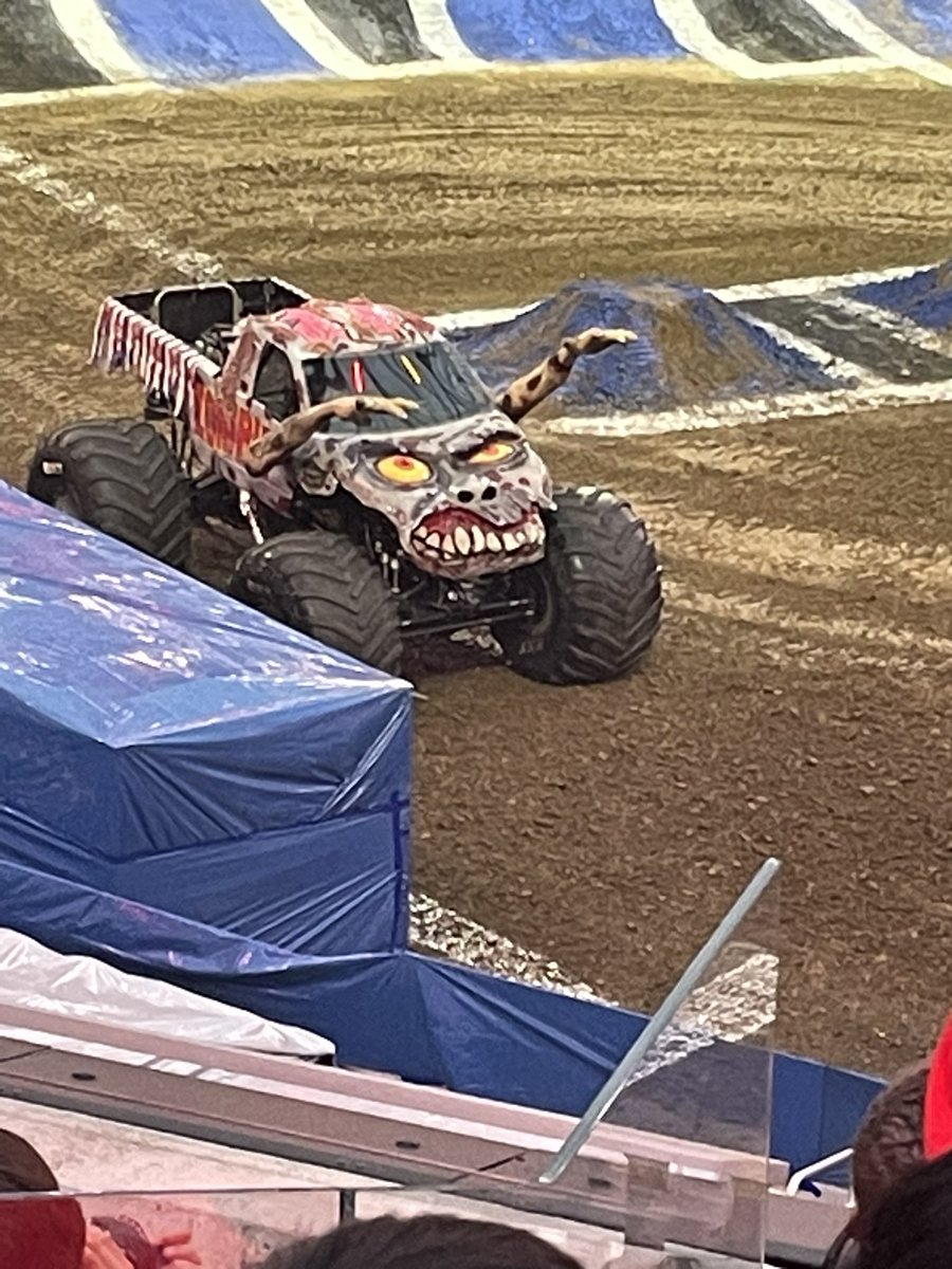 Now this is a MONSTER truck.   @BariMusawwir was so fun to watch at SoFi stadium last night.