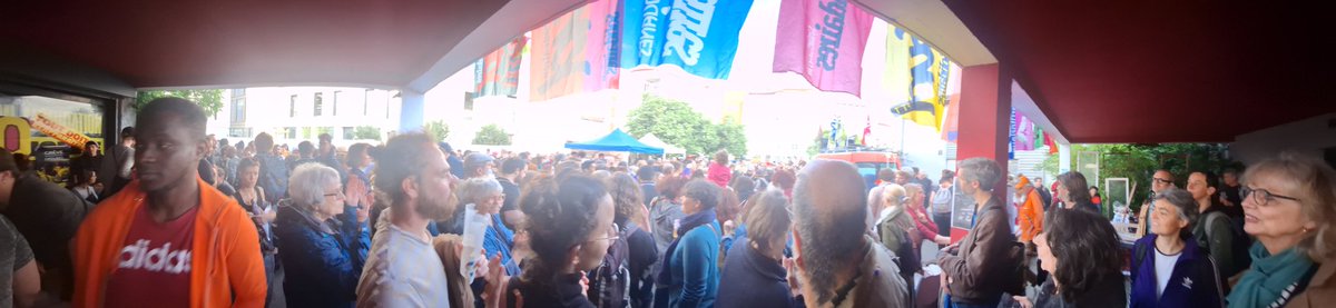 DuteilSimon's tweet photo. On est à des centaines de personnes avec une ambiance de feu au réveillon des luttes !
Bravo à @SolidairesRhone  et avec la présence de @plusjamaisca_69 https://t.co/gsWSKDIeDH