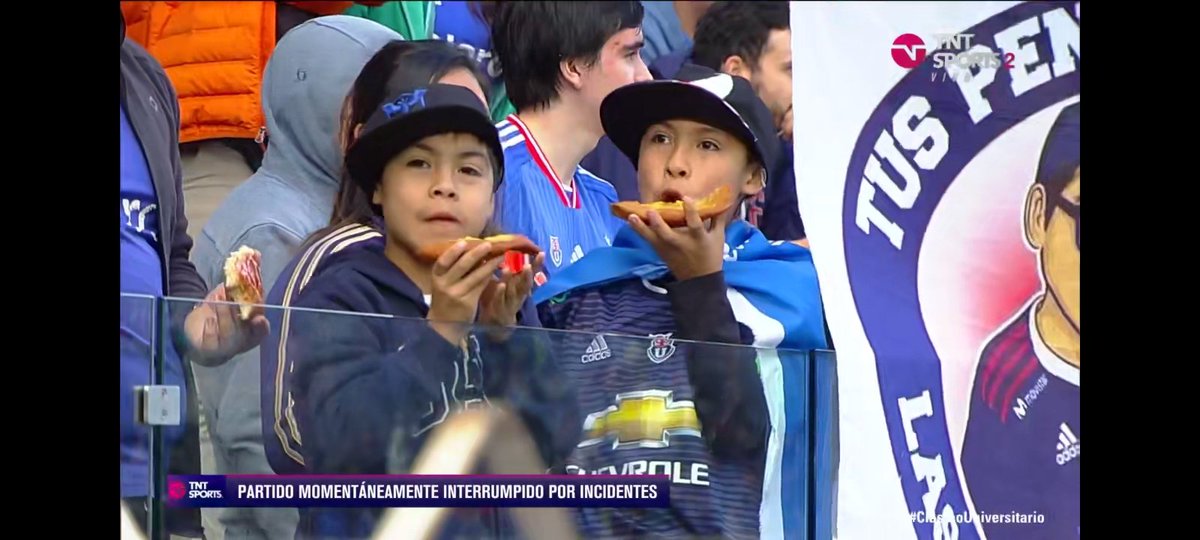 jnunezlazcano's tweet photo. Esto es la U. El hincha de la U no se cubre la cara

Los 5 monos con capucha no son hinchas. A no confundirse

#ClasicoUniversitario https://t.co/vpIXa4Y1Fu