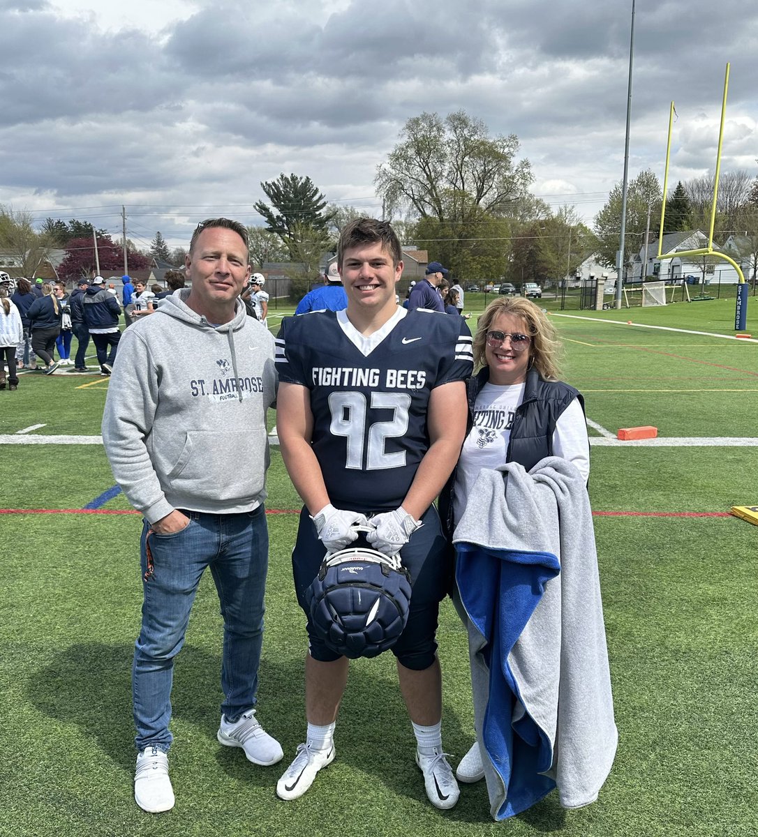 jody_luttrell's tweet photo. Spring Football at St Ambrose University. 🏈❤️ @Johnnyluttrell3 https://t.co/HAnB1R9FHD
