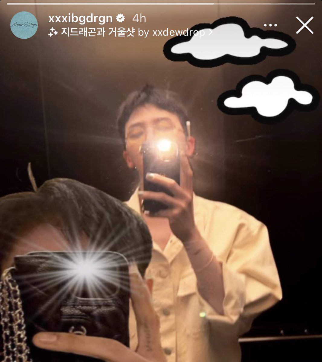 GDJENGDX's tweet photo. same or similar jackets🤭jennie and gd always have the same style :)
#jendragonisreal #taennieisfake #jendragonreal #taenniefake #blackpink #jenniekim #theidol #chanelcouplejendragon #jennierubyjane #gdragon #jiyong #ninigd https://t.co/DqYMfkPaRf