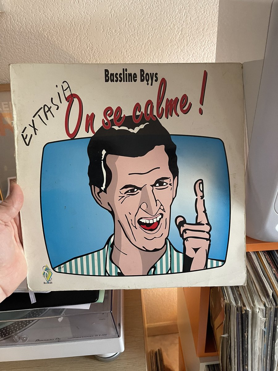 pellierlaurent's tweet photo. Faire les puces, trouver cette pépite de 1989…
Un jour @CDechavanne , j’aimerais que vous écriviez vous mémoire parce que ce truc, c’est vraiment une belle dédicace à cette belle époque 🙏👌❤️ https://t.co/WWwbW5uLM1