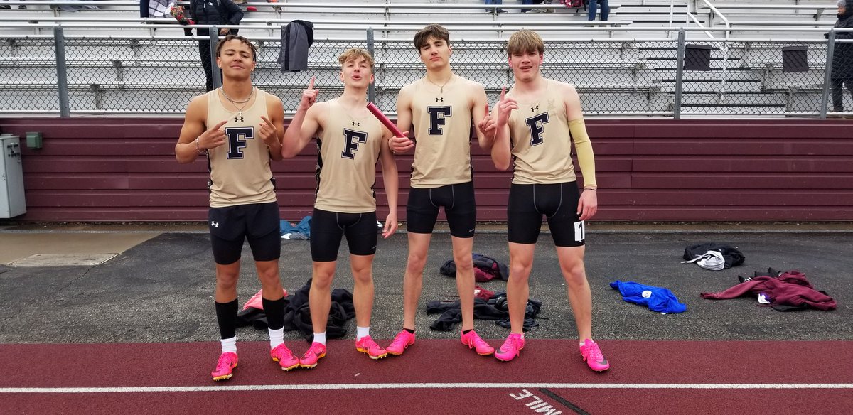 SabersTrack2024's tweet image. How do you finish a cold and rainy meet? With a damn win! 4x4 getting it done again Devan Ethan @erik_rocha11 and @LandonH54510476 #pinksquad