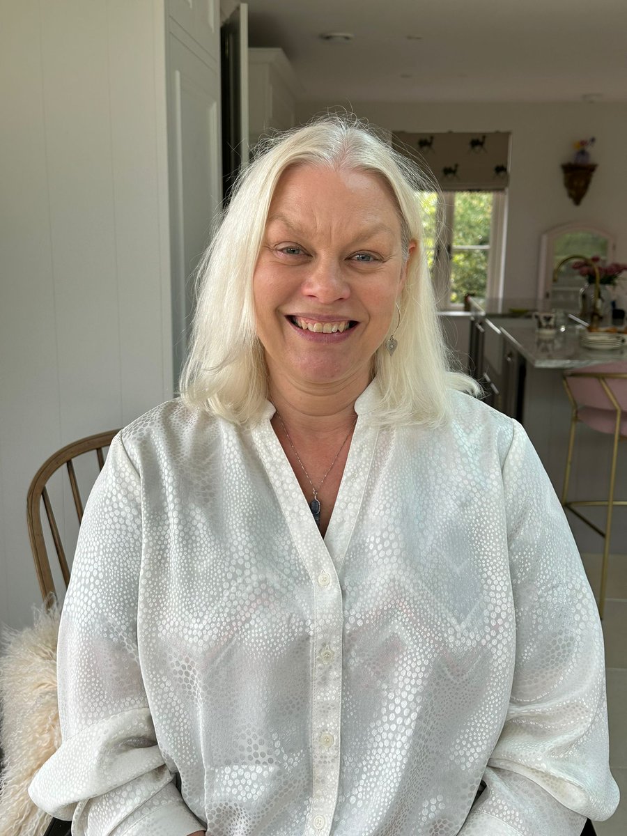 steffi_andrews's tweet photo. We all deserve to be pampered and made to feels special. How a good quality image can transform your social media presence in an instance.  Another successful makeover photoshoot. I LOVE my job!

#WALES #brandphotography #confidence https://t.co/8iRJDzMSAU