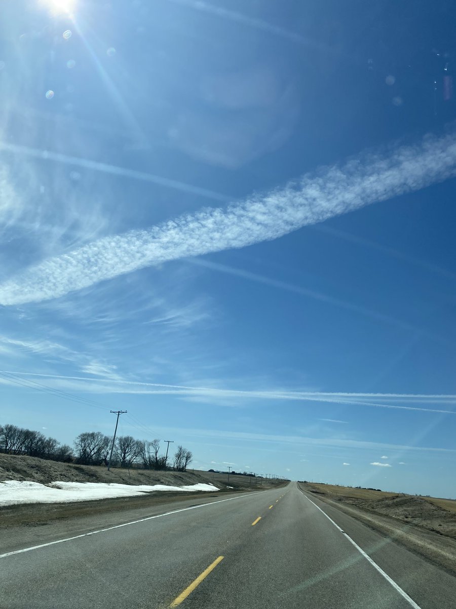 Krista25145698's tweet photo. The sky today... wonder what we are breathing in.  Toxic mfs https://t.co/I0V0r7pJft