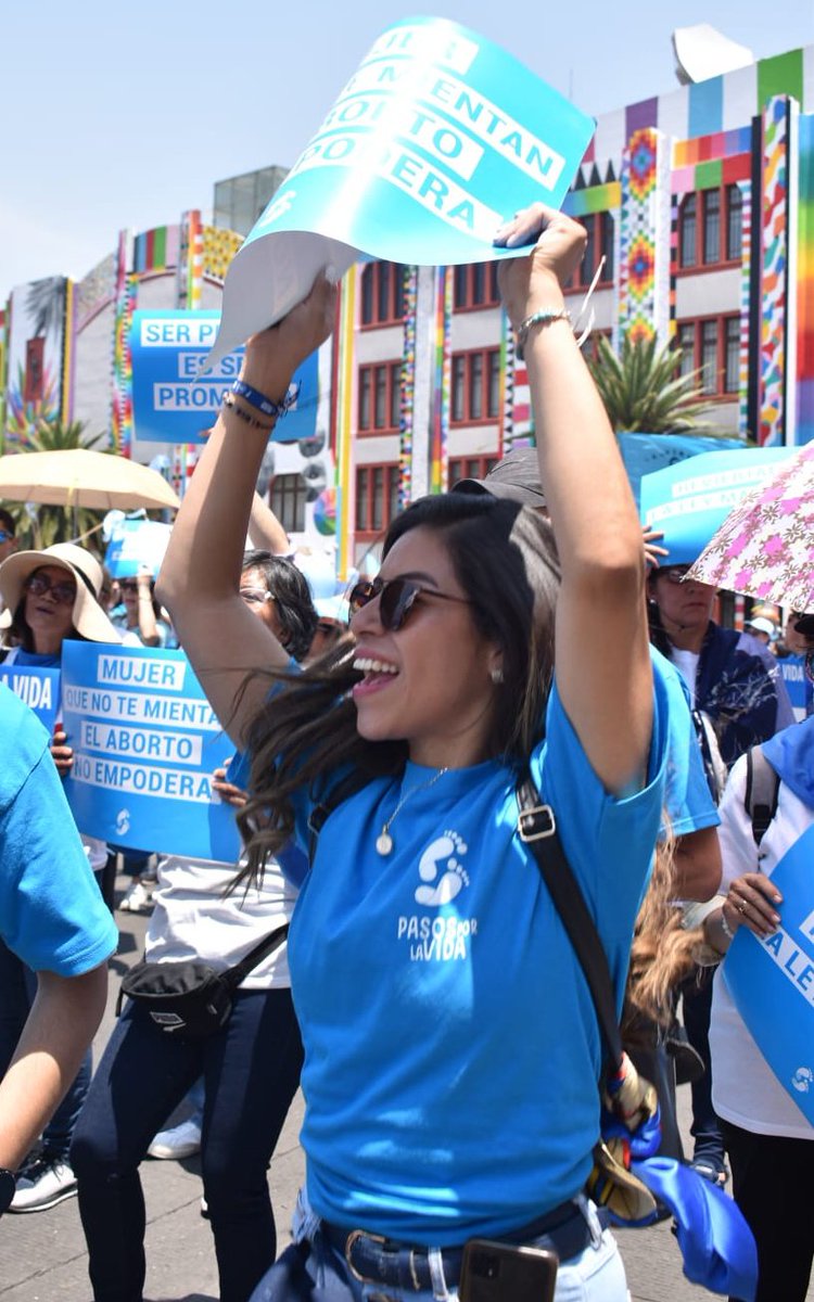 💙✨No son solo ideas, son las convicciones las que nos mueven a estar aquí. No puede existir ley, ideología o política que decida quien si y quién no, merce vivir. 

Ayer participe en la #MarchaXLaVida
Y grite con miles de jóvenes #MexicoDefiendeLaVida