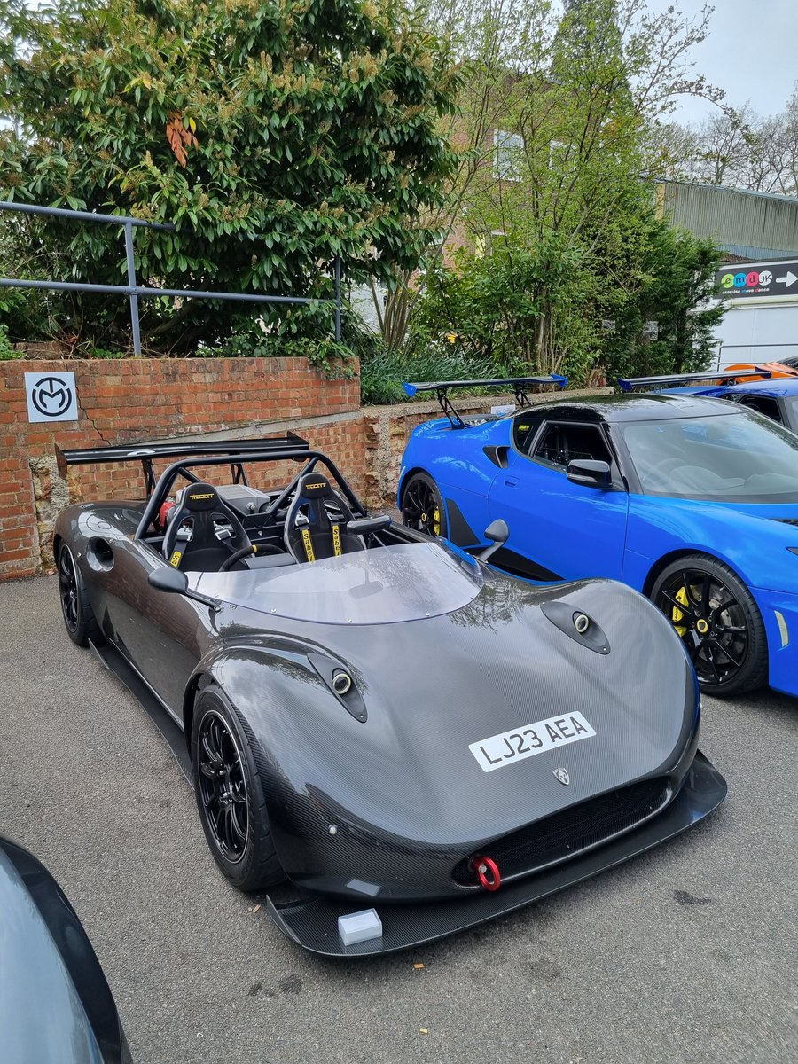 Great to see Ollie @LeMansCoupes with the utterly beautiful (and equally bonkers) Spartan today at torque moto cafe. Just look at it!!! #Spartan