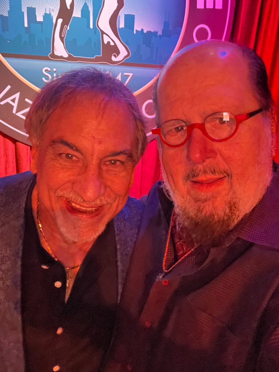 srmqzq's tweet photo. hamfam represent! Hammond USA's Scott May with TONY MONACO at the Jazz Showcase in Chicago. #hammond #tonymonaco @tonymonacohammondb3 @scottmaymusic #jazzshowcase #jazzshowcasechicago https://t.co/1z88AgmeoI