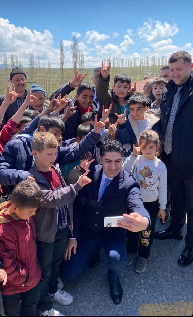 yunus_ozer_38's tweet photo. 📍EPÇE

Herzaman olduğun gibi Bugünde çok güzeldin Epçem
Genel Başkan yardımcımız Sn. İsmail ÖZDEMİR Milletvekilimiz Sn. Baki ERSOY ve Milletvekili adaylarımız ile birlikte Çok kıymetli Epçeli hemşerilerimizi ziyaret ettik. https://t.co/ANfg94KFns