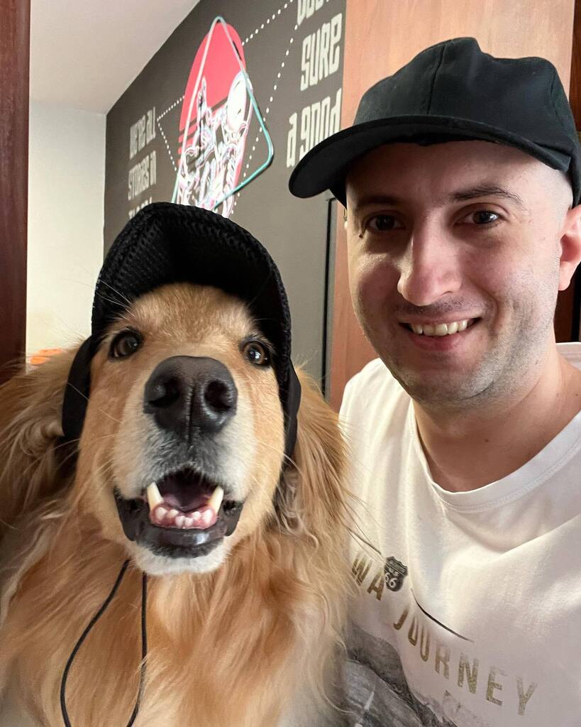 gmcavalheiro's tweet photo. Well, now that I have to wear hats…. Matching hats 😂😂

#Maple #bald #hat #doghat https://t.co/5zLxWd7Be3 https://t.co/h6c9CqX79t