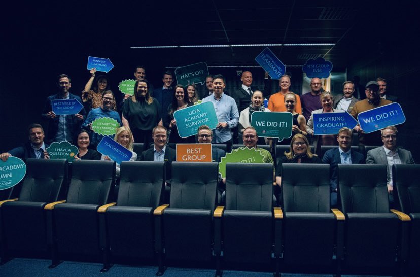 Annariina_'s tweet photo. UEFA Certificate in Football Management (CFM) suoritettu 💯. Yhdeksän kuukautta lähi- ja etäopiskelua, mielenkiintoisia aiheita, uuden oppimista, inspiroivia luennoitsijoita ja kivoja ihmisiä, joihin oli mahtavaa tutustua ✨! Aika kova rutistus, mutta kannatti!
#UEFACFM https://t.co/T3MTk68jto