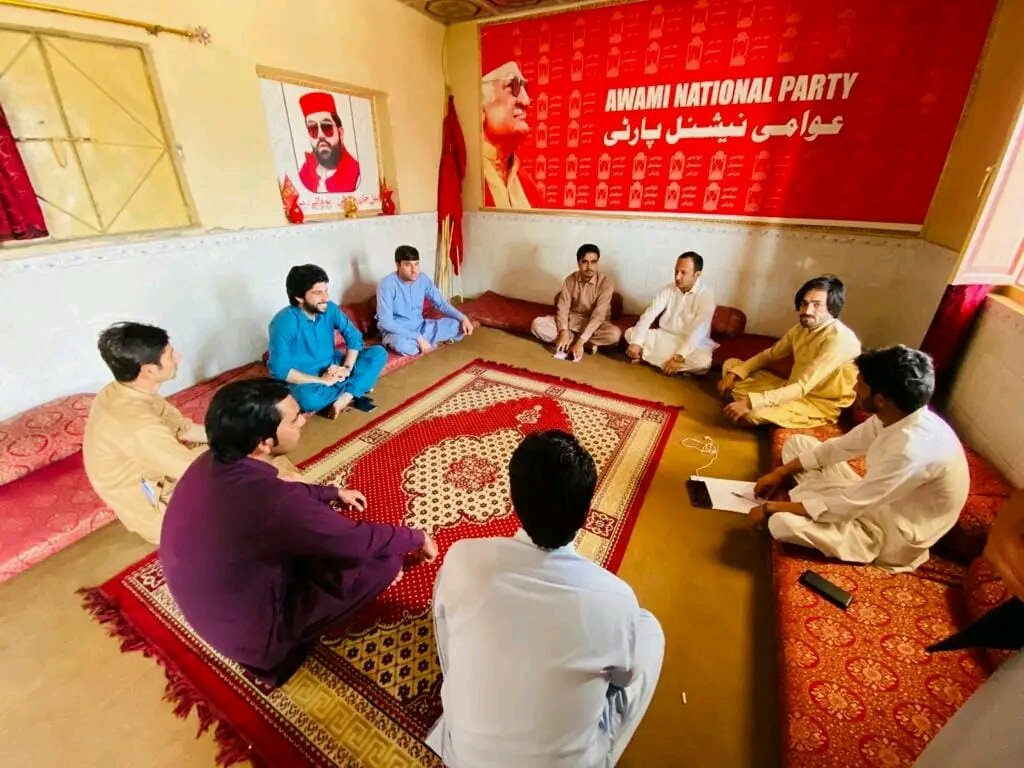 PSFKhyber's tweet photo. پی ایس ایف خیبر کے ارگنائزنگ و الیکشن کمیٹی کا اجلاس ضلعی چیئرمین عالم زیب آفریدی کے زیر صدارت اے این پی سیکرٹریٹ باڑہ میں منعقد ہوا
اجلاس میں پختون سٹوڈنٹس فیڈریشن خیبر کے سابقہ سینئر نائب صدر عرفان آفریدی اور سابقہ جنرل سیکرٹری عبدالوہاب آفریدی بھی موجود تھے

#PSFKhyber https://t.co/l7Ys3Qqmi4
