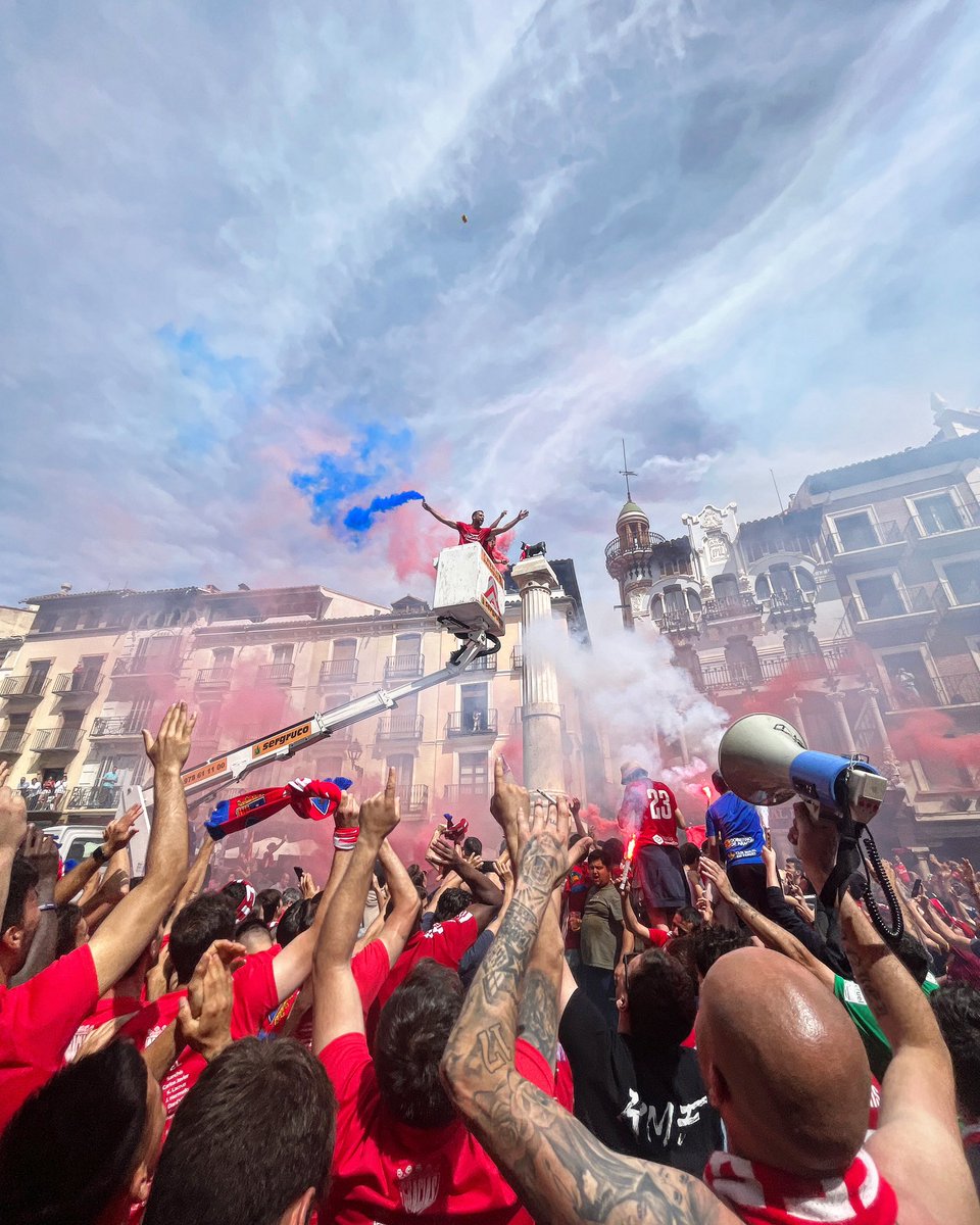 TeruelCd's tweet photo. 🥹 Creo que se me ha metido algo en el ojo…

❤️💙❤️💙❤️💙❤️💙
🏆 #CAMPEONES 
#SOMOSDEPR1️⃣MERA https://t.co/q1ENWLCzpS