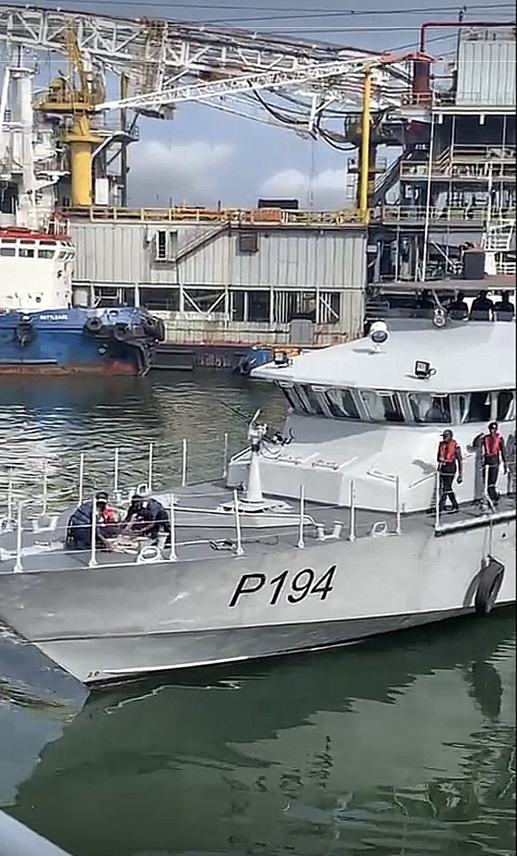 WarshipCam's tweet photo. Nigerian Navy OCEA Fast Attack Craft NNS Aba (P194) leaving port in Nigeria (unknown which) - posted April 29, 2023 #nnsaba #p194

SRC: TIK- abubakaroofficail https://t.co/GzgIrk71Zf