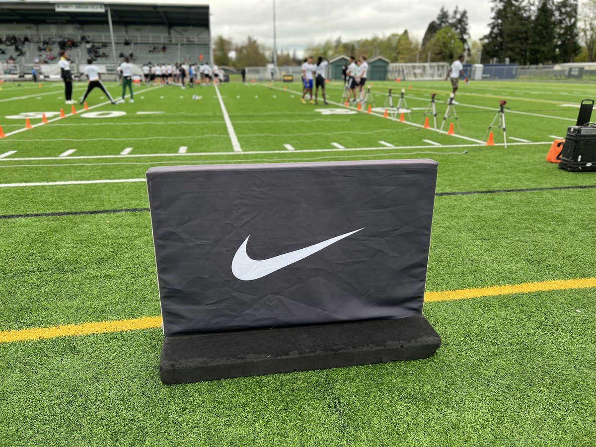 BrandonHuffman's tweet photo. Live updates from the Eugene Elite 11 and All-22 Regional https://t.co/SNInOcA6qG https://t.co/T1gXU8QsvQ
