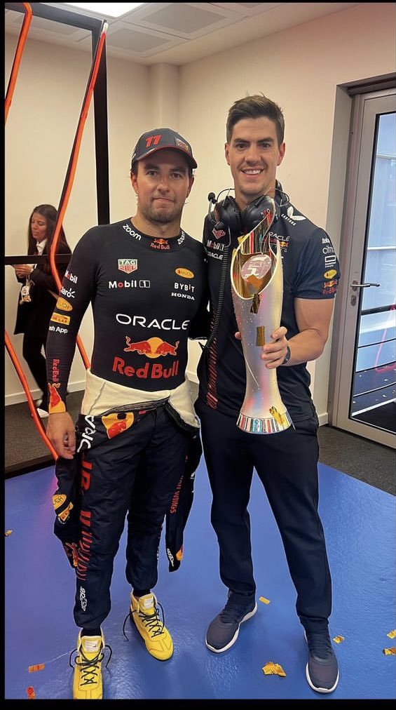 jocanamx's tweet photo. King of the streets 💪🏻 🇲🇽 🧠 @SChecoPerez  🏆 🥇 https://t.co/xeGavFQeTH
