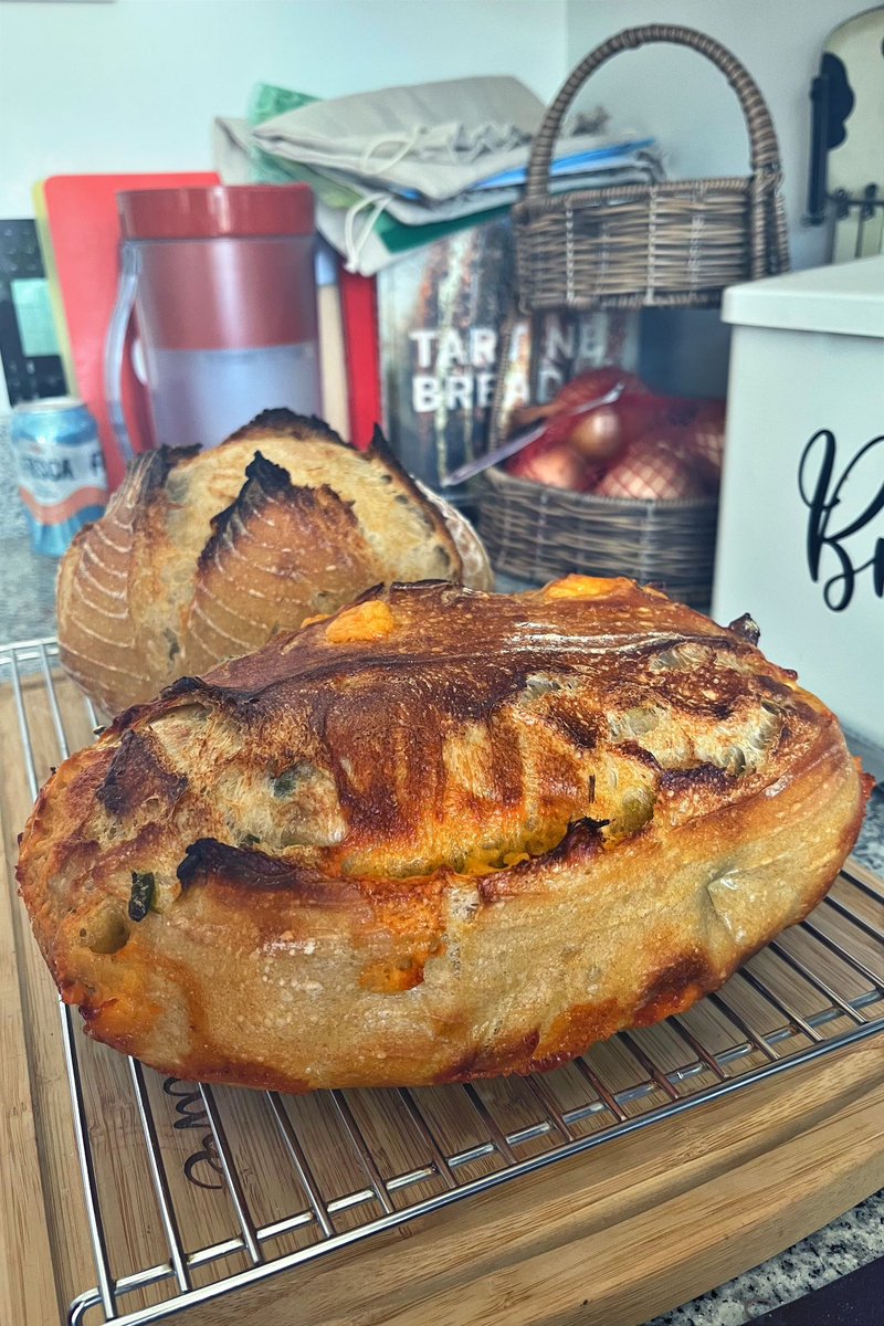 Katheri71131304's tweet photo. Sunday bakes. #katebakesandbakes #homemadesourdough
#sourdough
#sourdoughbread
#artisianbread
#mooonbread https://t.co/5UGMhc02eW