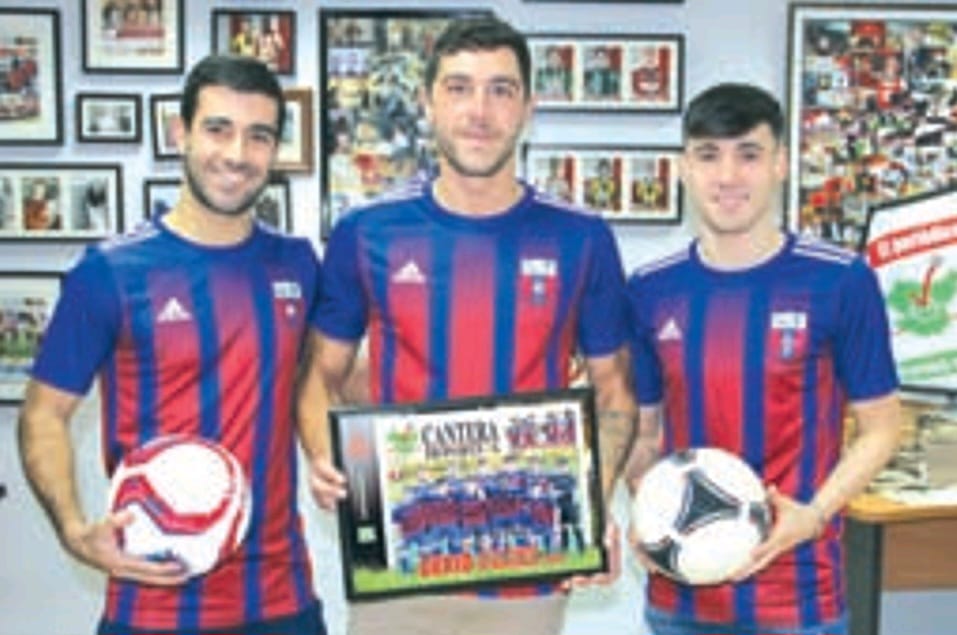 CanteraDeportiv's tweet photo. El @cd_derio gana hoy en San Jorge al @CDSanturtziKE y se lleva el Trofeo al Mejor Equipo del Mes de abril. Esta semana recibirán el galardón, que ya consiguieron también el pasado mes de noviembre.  Zorionak. https://t.co/1HA0aawYcI