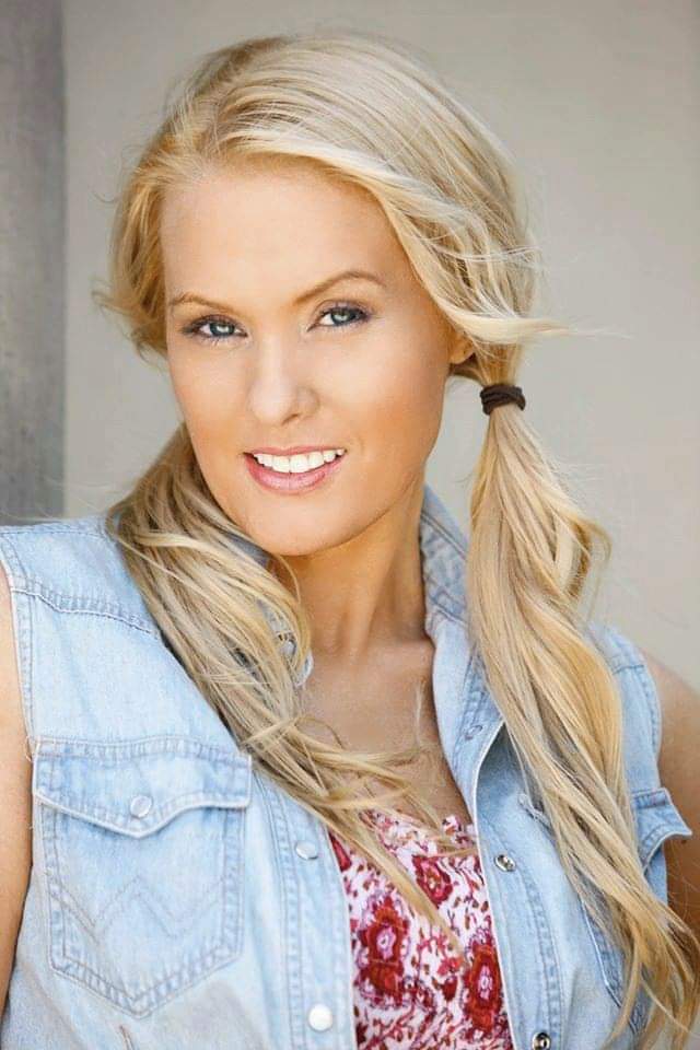 darcydonavan's tweet photo. LEAVE THE PAST IN THE PAST AND TRUST YOUR FUTURE. https://t.co/C9fxQuDOjd
