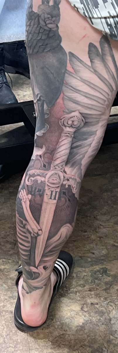 Frey_57's tweet photo. The leg sleeve go stupid https://t.co/14YD0b5ynD