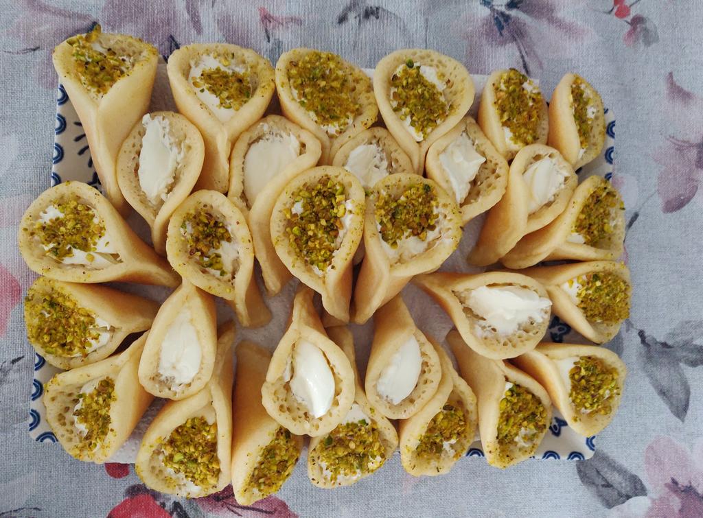 suadarra's tweet photo. Syrian love language #foodfromhome #katayef https://t.co/oR7YybiNHe