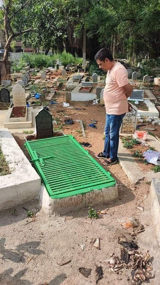dr_mianAdnan's tweet photo. In case you are still confused regarding this picture 👇, this grave picture is from  Hyderabad, India 🇮🇳

Retweet to spread awareness regarding baseless propaganda by ANI aka godi media.
@siasatpk https://t.co/84LAeHsIDE