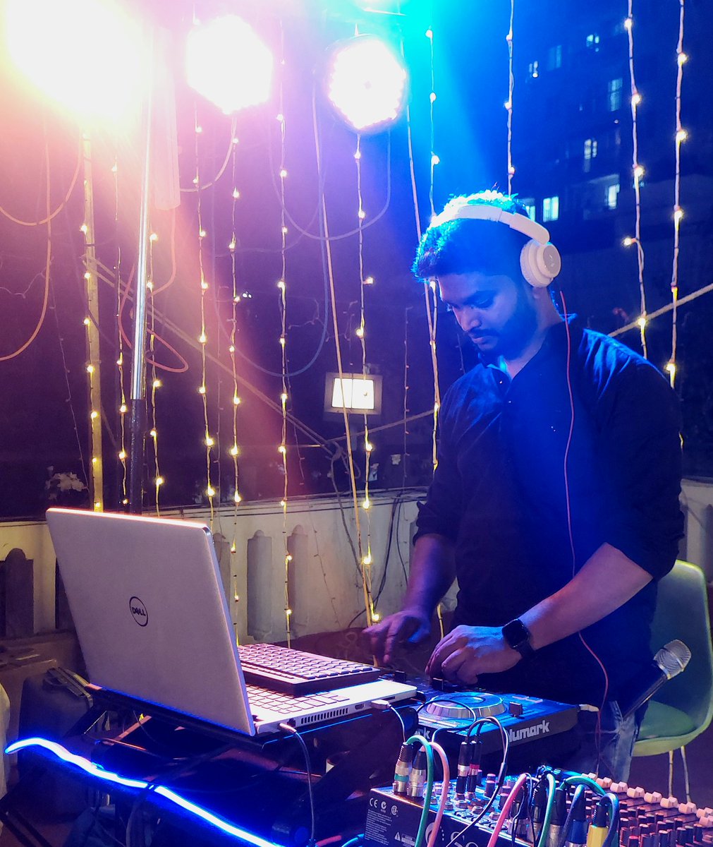 SanthoshSubhash's tweet photo. #vjsubash 

#celebration #bollywood #kollywoodcinema #tamildj 
#musicband #tamilmusic #instrumental #coversong #orchestra #fusion #liveinconcert #unplugged https://t.co/dmFfzE6lqN
